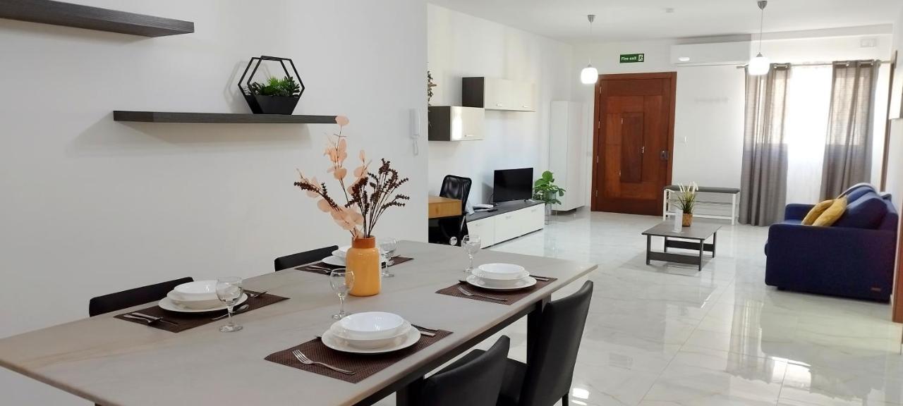 Large And Modern Apartment In The Centre Of Malta Mosta Dış mekan fotoğraf