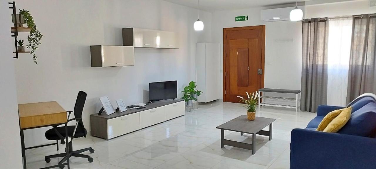 Large And Modern Apartment In The Centre Of Malta Mosta Dış mekan fotoğraf