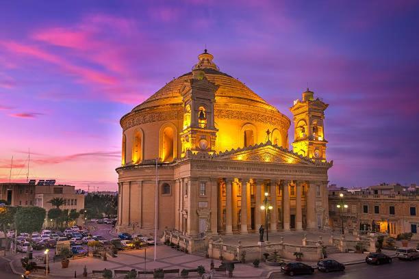 Large And Modern Apartment In The Centre Of Malta Mosta Dış mekan fotoğraf